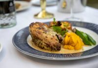 Plato principal servido a bordo del London Dinner Cruise