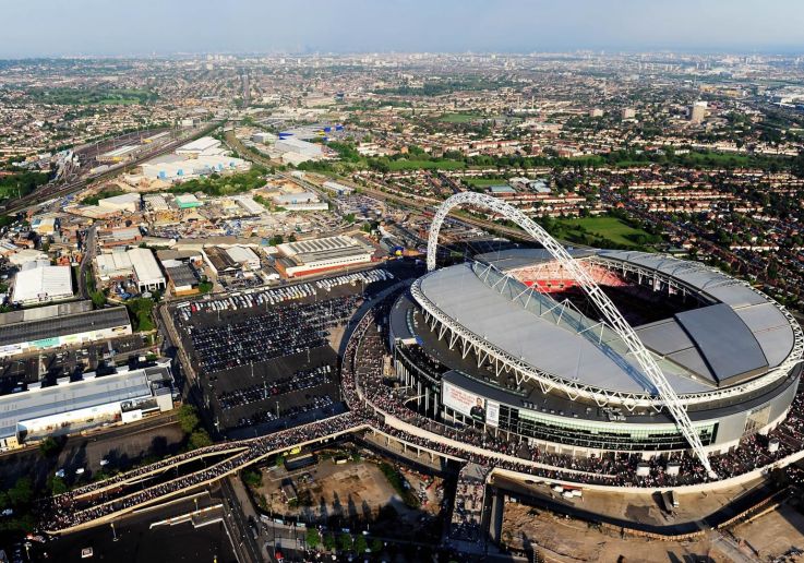 Vista aérea del estadio de Wembley y su arco sobre el noroeste de Londres