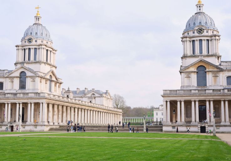 Vista de las cúpulas del Old Royal Naval College desde la Lower Grand Square.