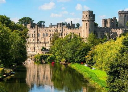 Castillo de Warwick reflejado en el río Avon, tour de Oxford y Cotswolds