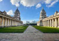 Vista del patio y de los edificios históricos del Old Royal Naval College.