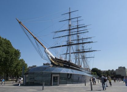 Vista exterior del famoso velero Cutty Sark conservado en Greenwich.