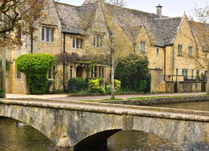 Canales y puentes de piedra en Bourton-on-the-Water