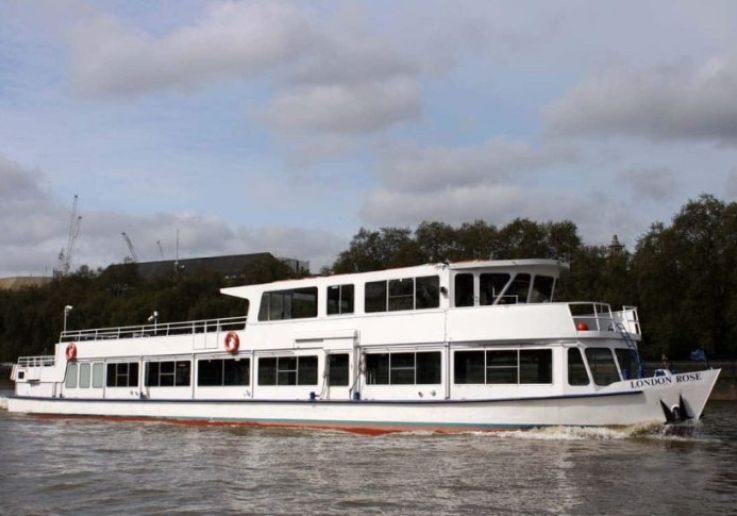 El London Rose, barco de la fiesta de Nochevieja por el Támesis