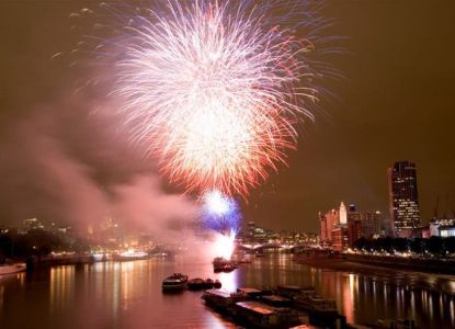 Crucero de Fin de Año en Londres con espectáculo pirotécnico a bordo del Thomas Doggett