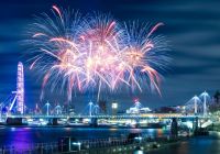 Fuegos artificiales sobre el London Eye y el puente de Hungerford
