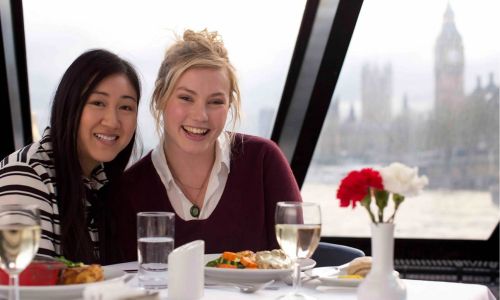 Paseo en barco por el Támesis con almuerzo