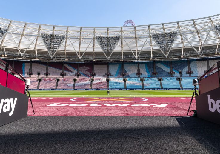 Vista del terreno de juego y de las gradas del London Stadium durante el tour.