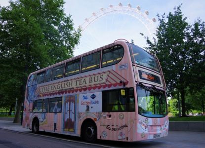 Lado del Afternoon Tea Bus en frente al London Eye