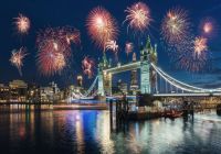 Cena de Nochevieja en Londres con crucero y fuegos artificiales a bordo del Sarpedon