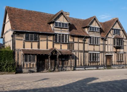 Casa de entramado de madera del siglo XVI en Stratford-upon-Avon.