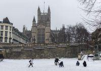 Vista invernal de la Abadía de Bath desde el centro histórico de la ciudad.