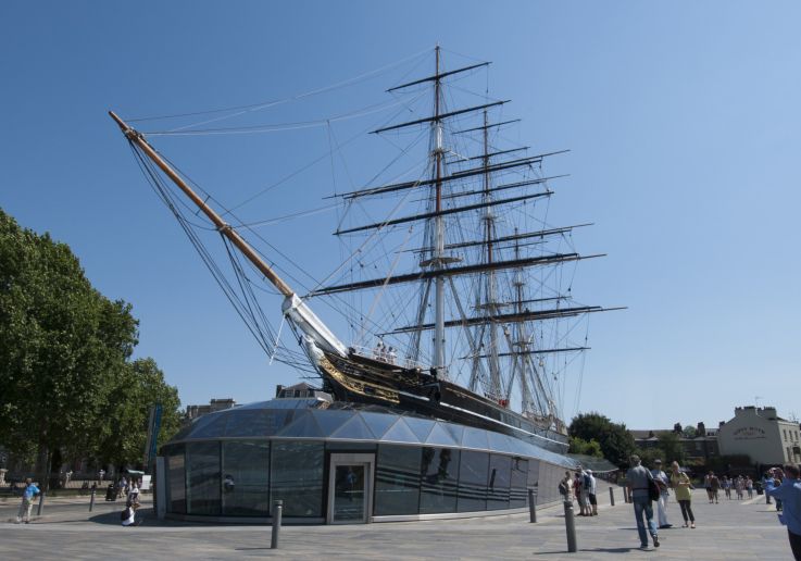 Vista exterior del famoso velero Cutty Sark conservado en Greenwich.