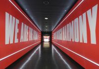 El característico túnel del Arsenal incluido en el recorrido por las zonas interiores del estadio.