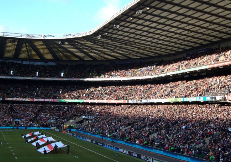 Vista panorámica del estadio de Twickenham lleno de espectadores.