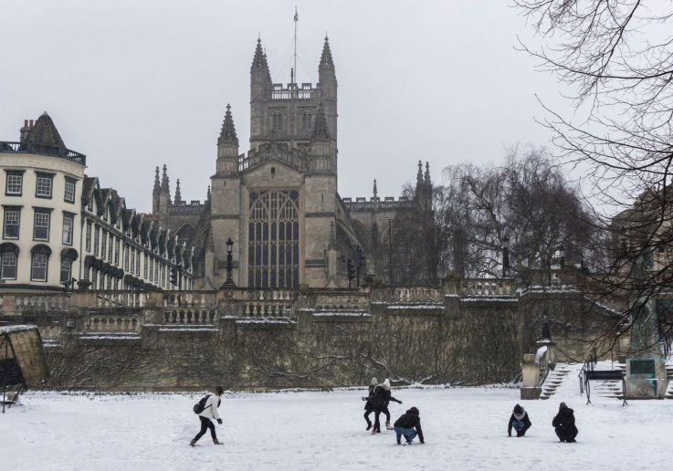 Vista invernal de la Abadía de Bath desde el centro histórico de la ciudad.
