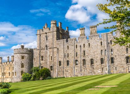 Vista exterior del Castillo de Windsor y praderas