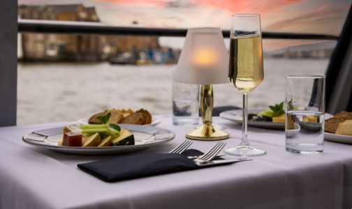 Reservar crucero por el Támesis con cena.