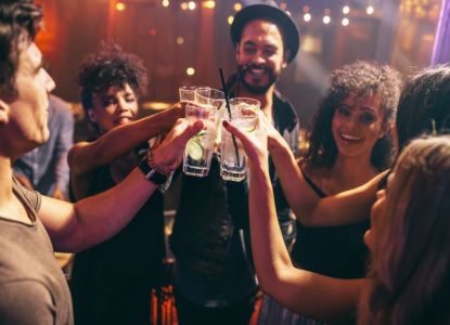 Brindis de fin de año en la fiesta con DJ a bordo