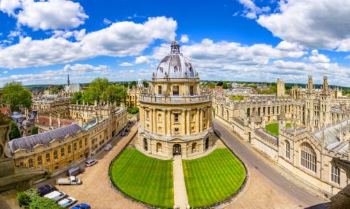 La Radcliffe Camera en Oxford durante el tour universitario