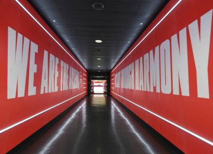 El característico túnel del Arsenal incluido en el recorrido por las zonas interiores del estadio.