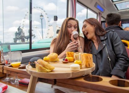 Afternoon Tea en autobús con tour panorámico de Londres