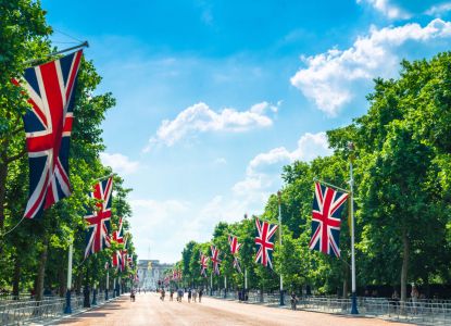 The Mall Londres banderas