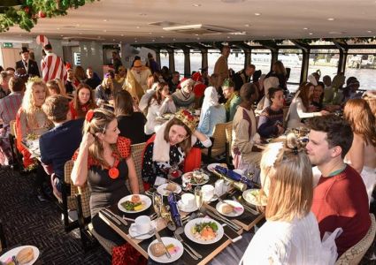 Comida navideña con crucero por el Támesis