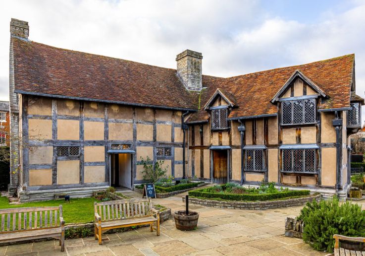 La casa natal de Shakespeare en Stratford-upon-Avon, con su fachada de entramado de madera.