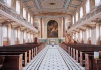 Interior de la Capilla de San Pedro y San Pablo de Greenwich.