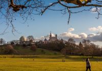 El Real Observatorio de Greenwich se encuentra en la colina de Greenwich Park