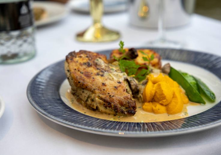 Plato principal servido a bordo del London Dinner Cruise