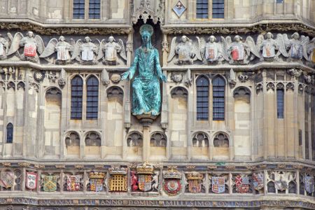 Detalle de las esculturas en la Catedral de Canterbury