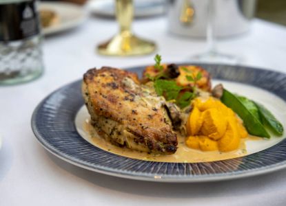 Plato principal servido a bordo del London Dinner Cruise