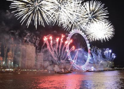 Cena de Fin de Año en Londres con crucero y artificios de pirotecnia a bordo del Cyclone Clipper