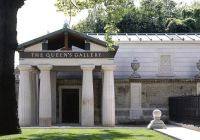 Entrada con columnas de la King's Gallery, antes Queen's Gallery, en el Palacio de Buckingham