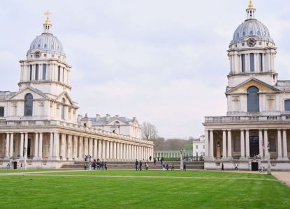 Vista de las cúpulas del Old Royal Naval College desde la Lower Grand Square.