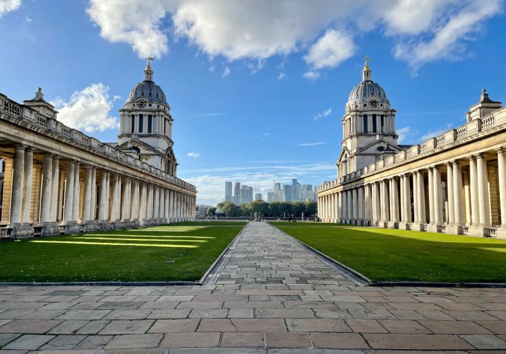 Vista del patio y de los edificios históricos del Old Royal Naval College.