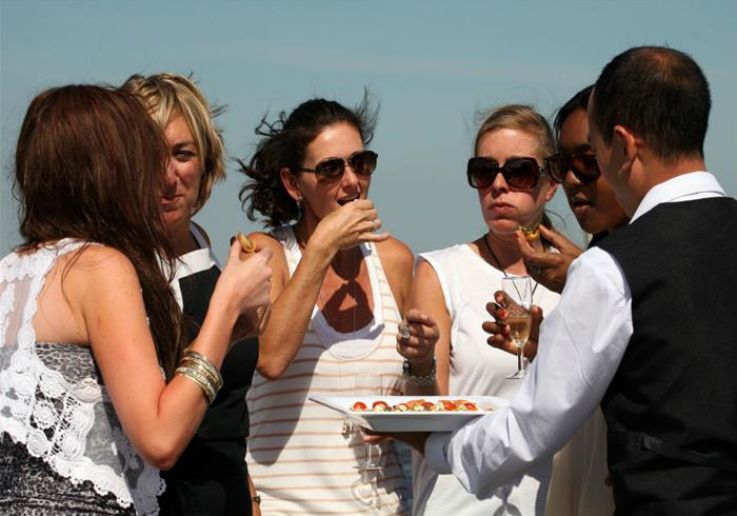 Crucero de 2 horas con bebidas y canapés.