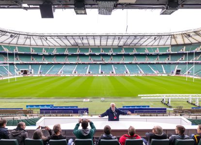 Vista del terreno de juego y de las gradas del estadio de Twickenham durante la visita.