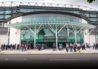 La fachada y la entrada principal del histórico estadio inglés de rugby.