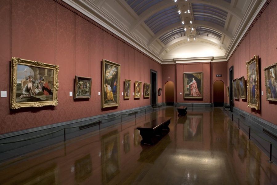 Visitar la Galería Nacional.
